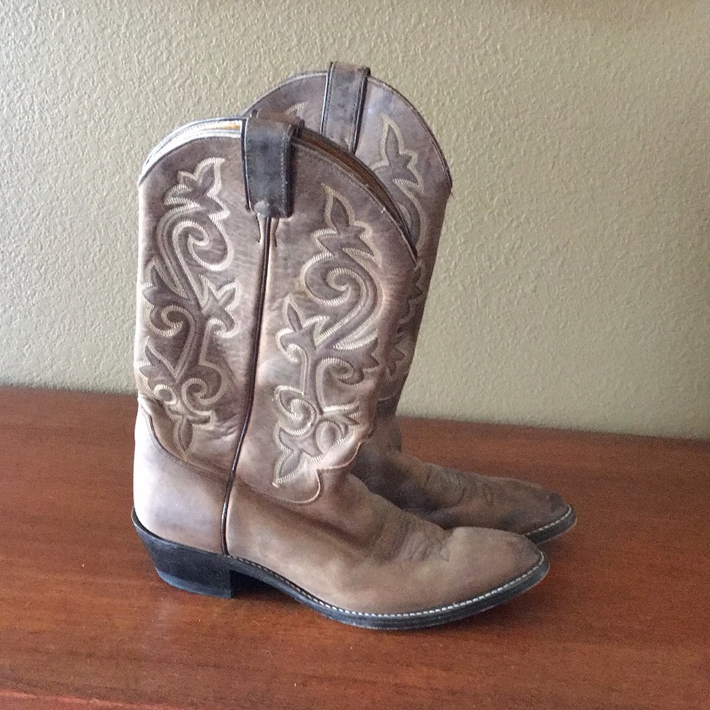 Justin cowboy boots, size 9.